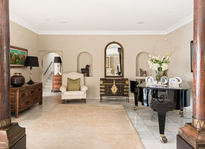 Villa Detached in Los Monteros - 8