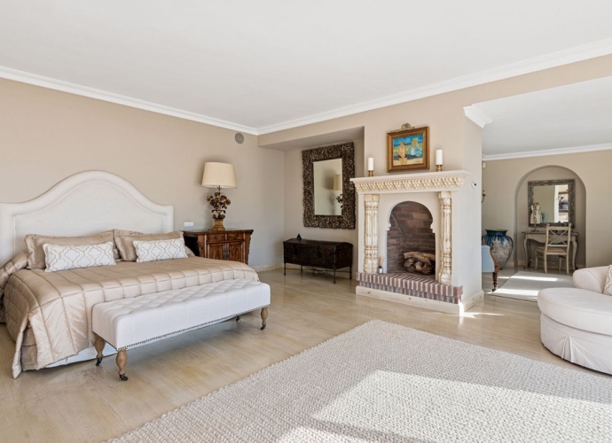 Villa Detached in Los Monteros - 9