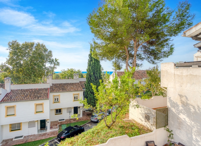 Townhouse Terraced in Marbella El Capricho  - 2