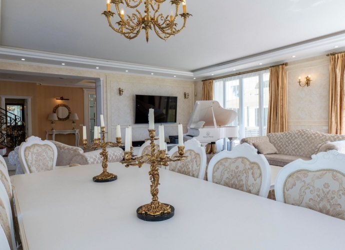 Villa Detached in El Rosario - 10