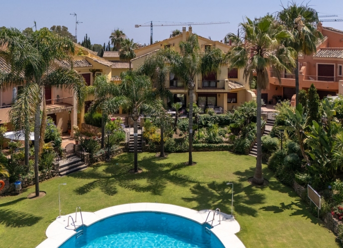 Townhouse Terraced in The Golden Mile Jardines del Rio  - 3