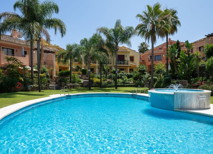 Townhouse Terraced in The Golden Mile Jardines del Rio  - 4