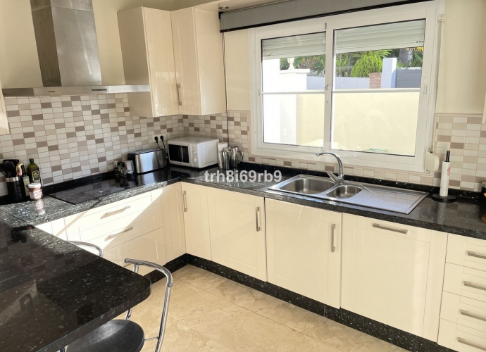 Villa Independiente en New Golden Mile - 6