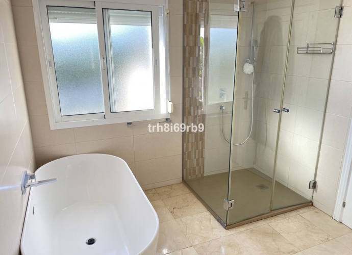 Villa Independiente en New Golden Mile - 10