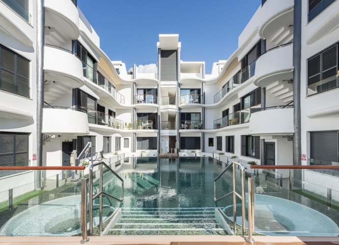 Apartamento Planta Media en Estepona - 1