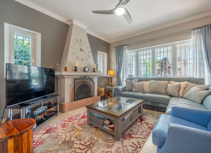 Villa Semi Detached in Elviria - 3