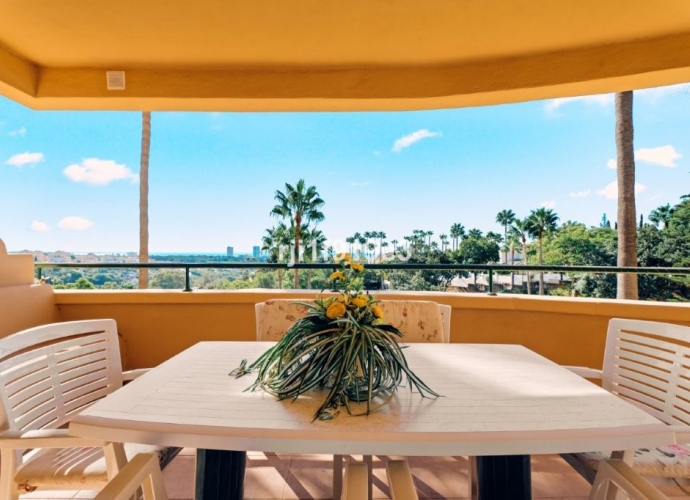 Appartement milieu d’Etage situé à Elviria Elviria Hills  - 1