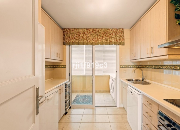 Appartement milieu d’Etage situé à Elviria Elviria Hills  - 3