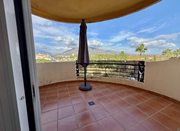 Appartement milieu d’Etage situé à Nueva Andalucía Señorío de Aloha  - 1