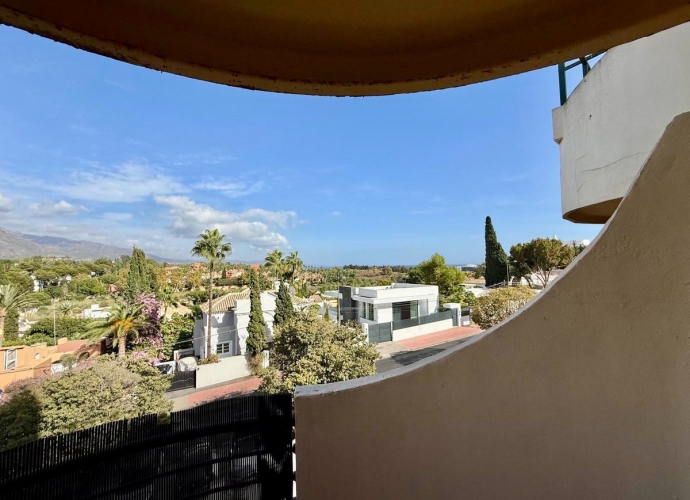 Appartement milieu d’Etage situé à Nueva Andalucía Señorío de Aloha  - 5