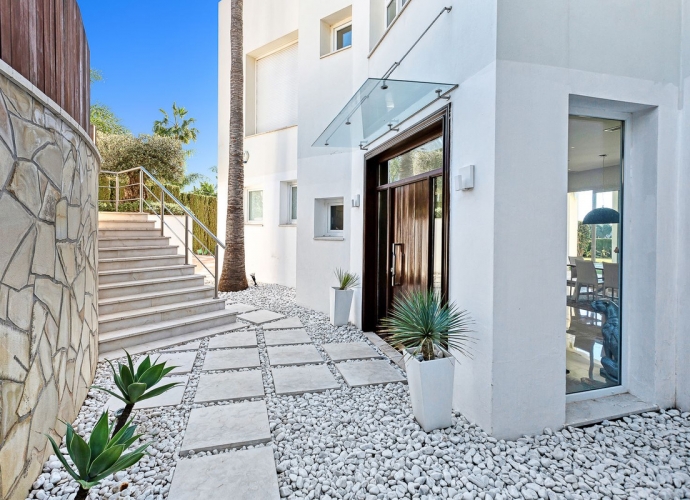 Villa Detached in El Rosario - 3