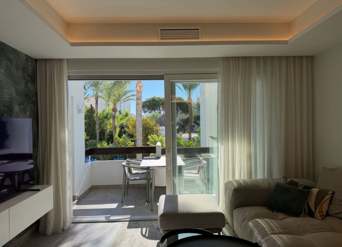 Apartment Middle Floor in The Golden Mile - 4