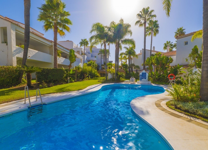 Townhouse Terraced in Bahía de Marbella - 1