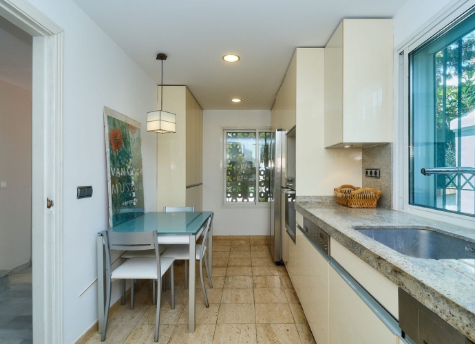 Townhouse Semi Detached in The Golden Mile - 3