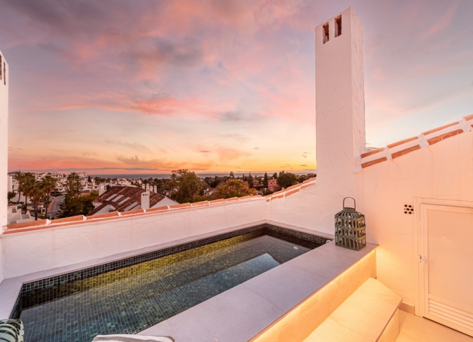Apartment Penthouse Duplex situé à Nueva Andalucía El Dorado  - 1