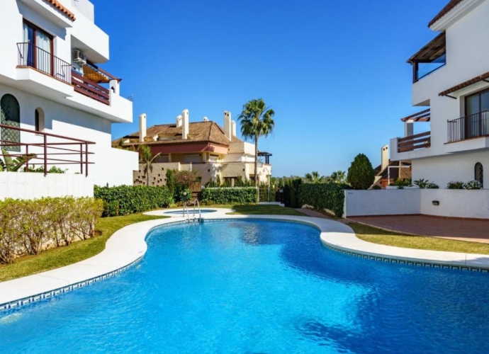 Apartment Middle Floor in The Golden Mile - 1