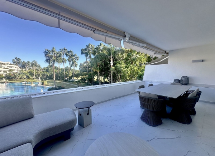 Appartement milieu d’Etage situé à Nueva Andalucía Los Granados Golf  - 3