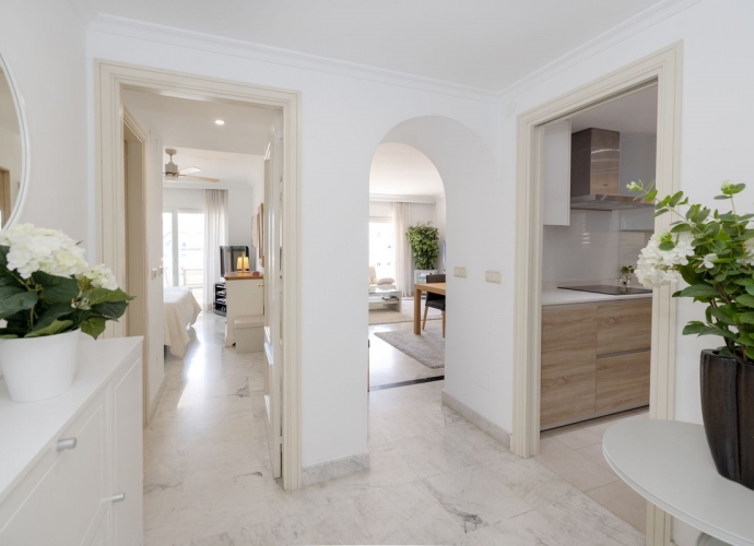 Apartamento Planta Media en Puerto Banús Bahia de Banus  - 2