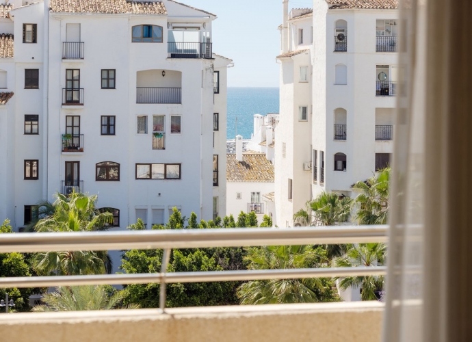 Apartamento Planta Media en Puerto Banús Bahia de Banus  - 3