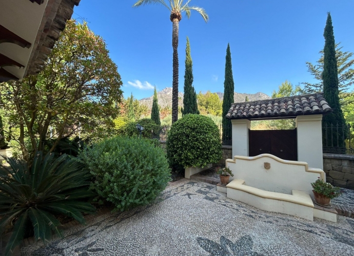 Villa Detached in Sierra Blanca - 4