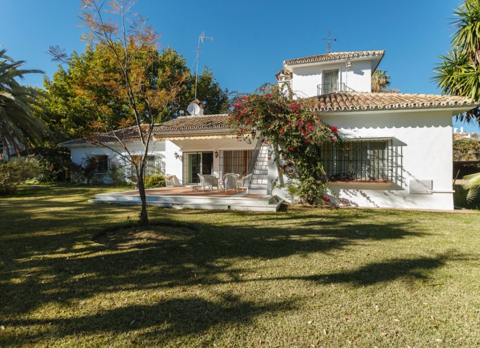 Villa Detached in Marbella - 1