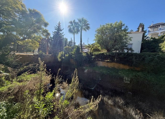 Plot Land situé à Nueva Andalucía - 4