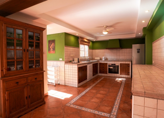 Villa Detached in Nueva Andalucía - 4