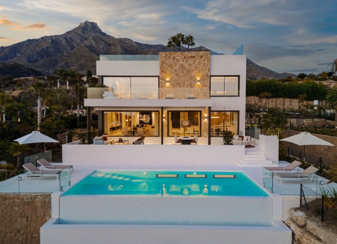 Villa Detached in The Golden Mile - 1