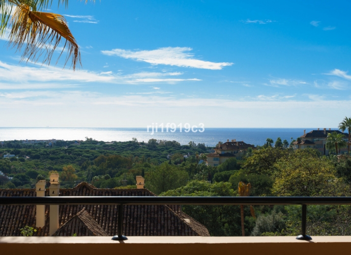 Apartment Middle Floor in Elviria - 2