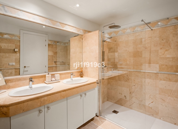 Apartment Middle Floor in Elviria - 9