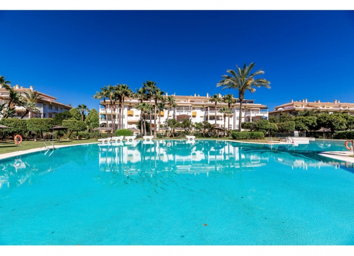 Apartamento Planta Baja en Puerto Banús - 1