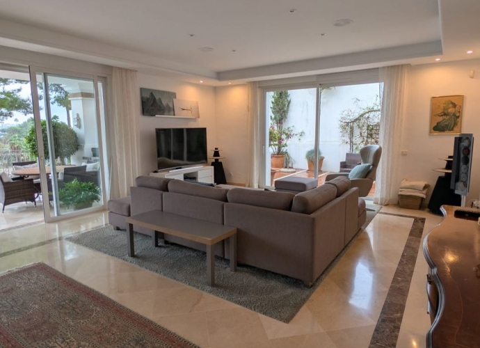 Villa Independiente en Aloha - 3