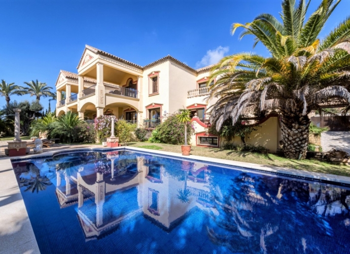 Villa Detached in Sierra Blanca - 1