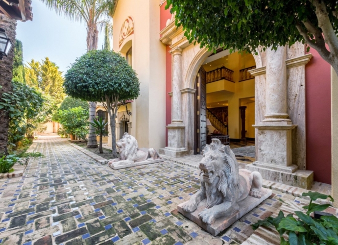 Villa Detached in Sierra Blanca - 3