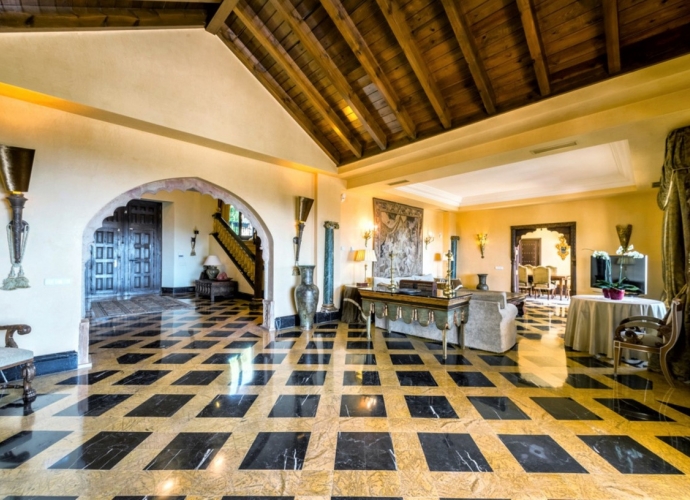 Villa Detached in Sierra Blanca - 4