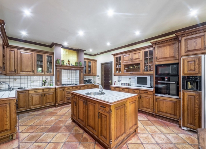 Villa Detached in Sierra Blanca - 6