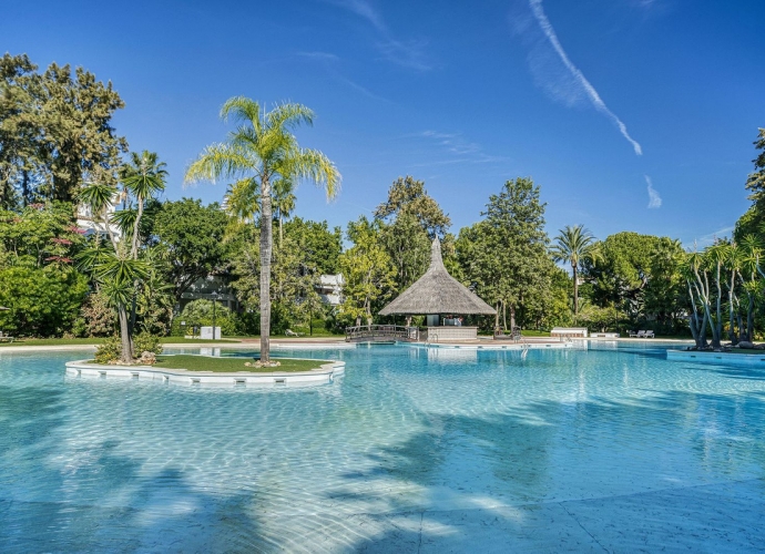 Apartment Penthouse Duplex in Guadalmina Baja Alhambra del Golf  - 1