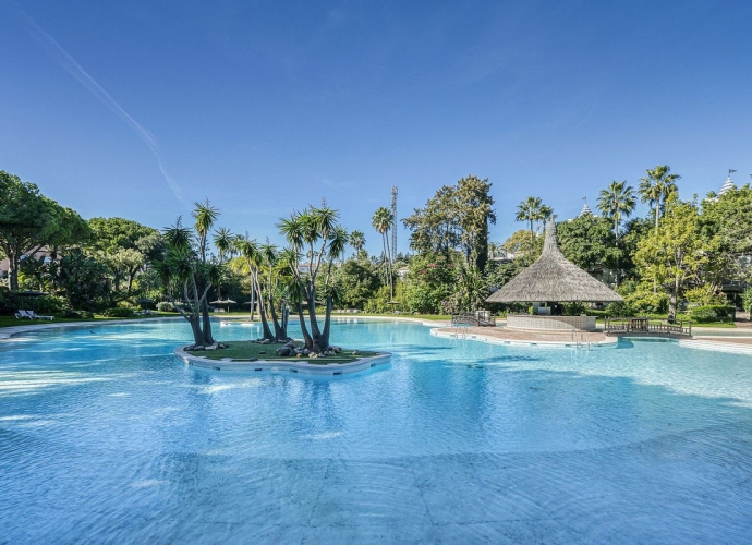 Apartment Penthouse Duplex in Guadalmina Baja Alhambra del Golf  - 2