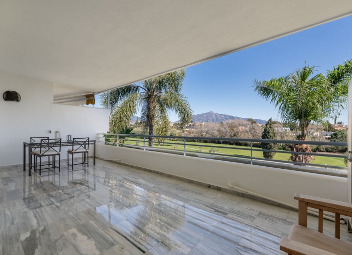 Apartment Middle Floor in Guadalmina Baja - 1