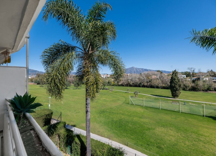 Apartment Middle Floor in Guadalmina Baja - 2