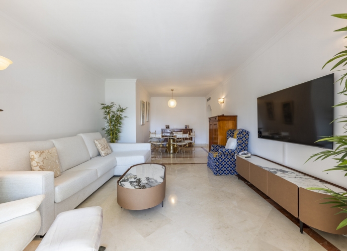 Apartment Middle Floor in The Golden Mile Jardines del Mar  - 4