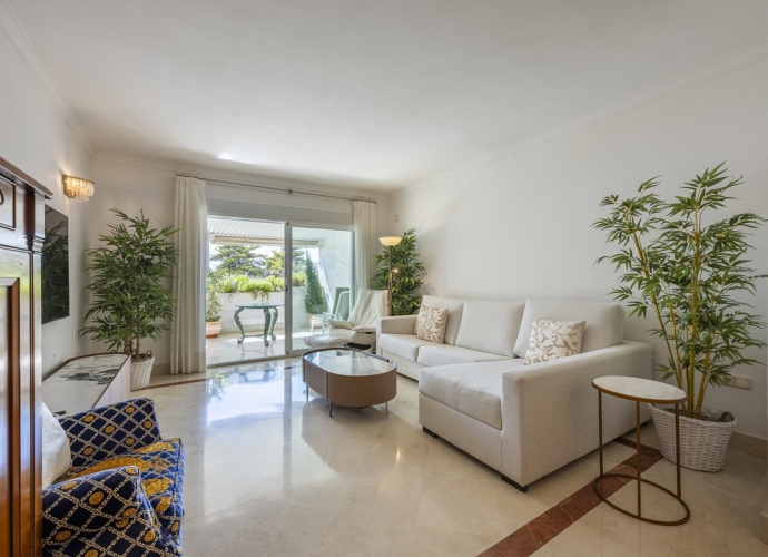 Apartment Middle Floor in The Golden Mile Jardines del Mar  - 5