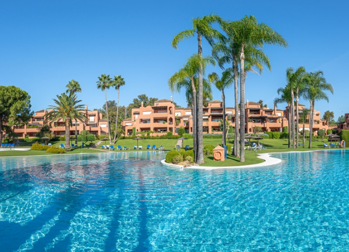 Apartment Middle Floor in Guadalmina Baja Alhambra del Golf  - 1