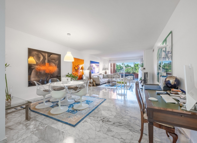 Apartment Middle Floor in Guadalmina Baja Alhambra del Golf  - 2