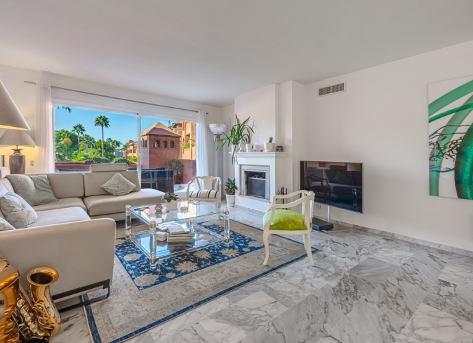 Apartment Middle Floor in Guadalmina Baja Alhambra del Golf  - 3