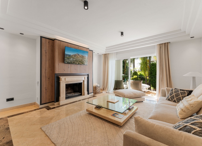 Apartment Middle Floor in Sierra Blanca - 1