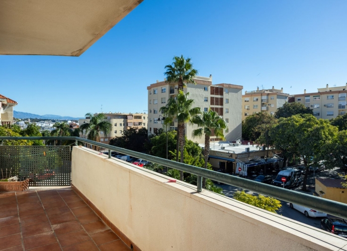 Apartment Middle Floor in Estepona - 1