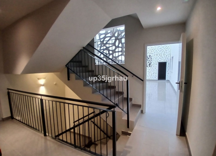 Apartment Middle Floor in Estepona - 2