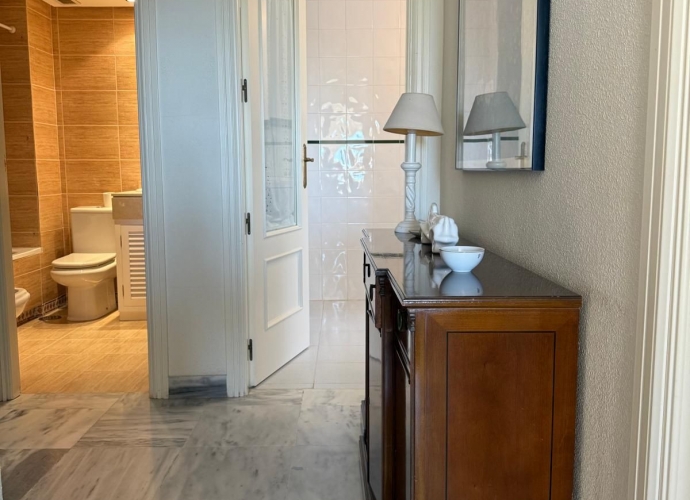 Appartement milieu d’Etage situé à Nueva Andalucía Dama de Noche  - 9
