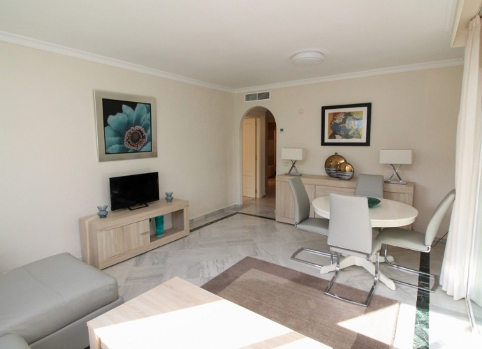 Apartment Middle Floor in The Golden Mile - 6